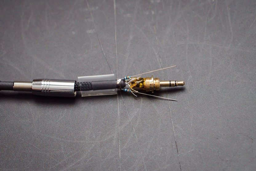 Plug with 3.3Ω resistors